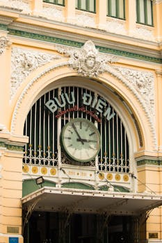  扩能提质服务业，激发消费活力；锻造经济新引擎，迈向高质量发展。 股票财经 扩能提质服务业，激发消费活力；锻造经济新引擎，迈向高质量发展。 股票财经