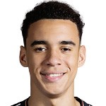  小插曲，穆西亚拉走到场边询问球迷组织为什么不积极支持球队 新闻