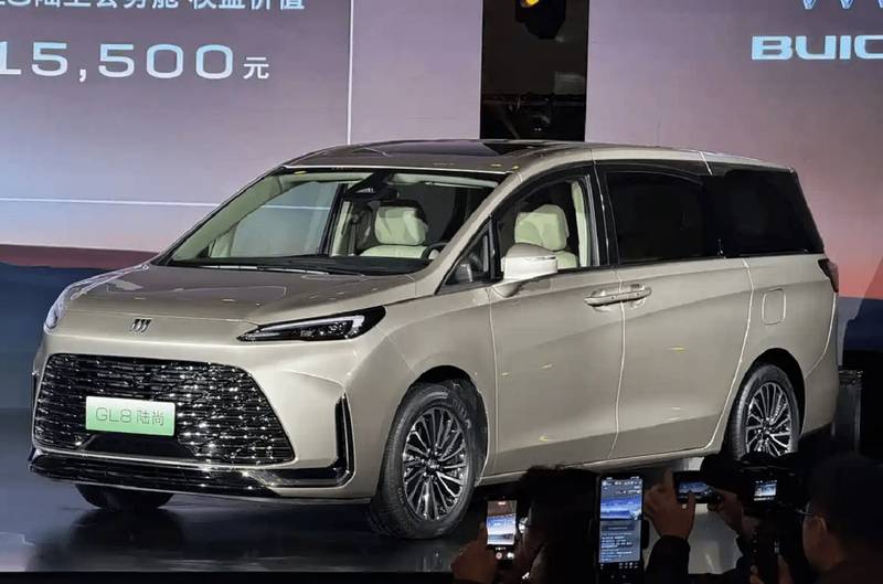  单次车损大于购车价30百分号免费换新车 别克GL8家族推金辉版 新闻