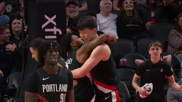  暴扣瞬间引爆全场；韦斯利助攻后狂喜庆祝；杨瀚森天赋闪耀赛场。 体育新闻