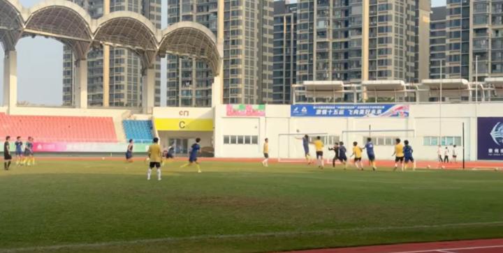 佛山绿茵鏖兵,中冠新军顽强追平苏超霸主;榆林漠北矿工1比1泰州队,拼搏精神照亮前路 体育新闻