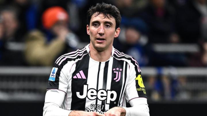  面对嘘声仍保持从容，坎比亚索展现职业球员的心理韧性。 情感心理