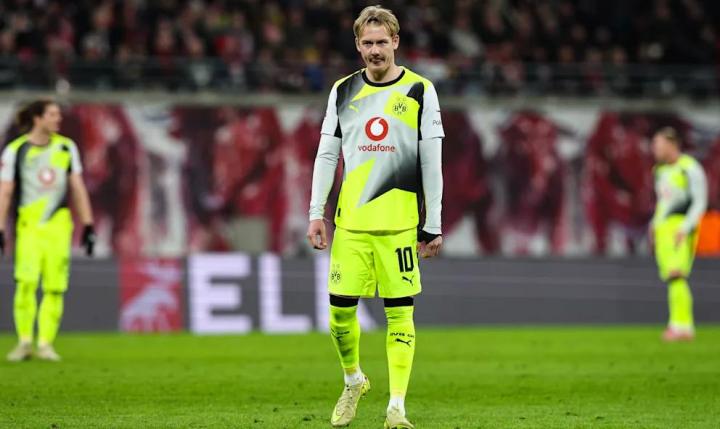  布兰特七年多特生涯面临终章；维拉抛出橄榄枝，德甲中场新去向引关注。 体育新闻