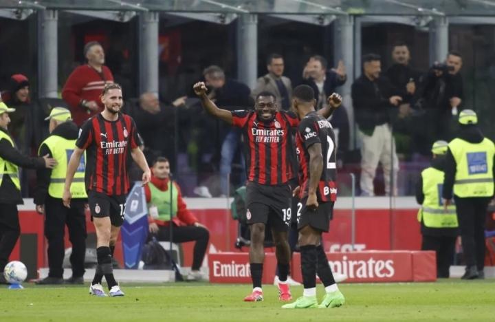  米兰德比关键一传；福法纳助攻埃斯图皮尼安制胜；红黑军团双杀国米。 体育新闻 米兰德比关键一传；福法纳助攻埃斯图皮尼安制胜；红黑军团双杀国米。 体育新闻