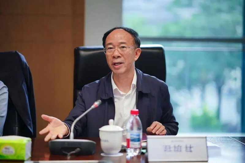  经济增长目标务实设定，尹艳林解读质与量统一路径；稳定资产价格，增强居民消费信心。 股票财经 经济增长目标务实设定，尹艳林解读质与量统一路径；稳定资产价格，增强居民消费信心。 股票财经