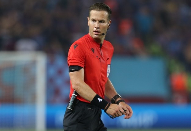 欧足联官方公布裁判组;荷兰名哨梅凯利掌哨;阿森纳主场对阵勒沃库森次回合。 体育新闻