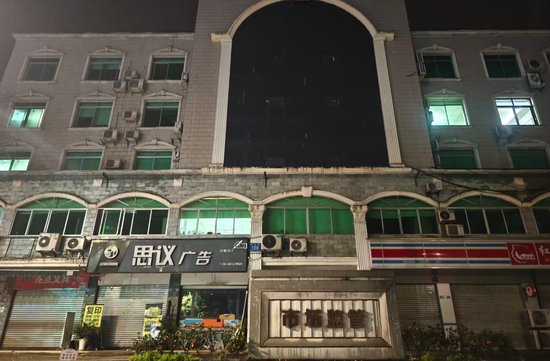  鸡爪白净诱人，背后藏惊人秘密；企业连夜停产，监管不眠之夜。 新闻 鸡爪白净诱人，背后藏惊人秘密；企业连夜停产，监管不眠之夜。 新闻