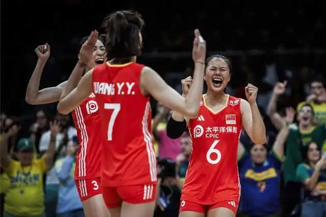  赵勇调整思路，中国女排三大位置迎来显著补强；老将经验助力，奥运资格前景明朗。 体育新闻