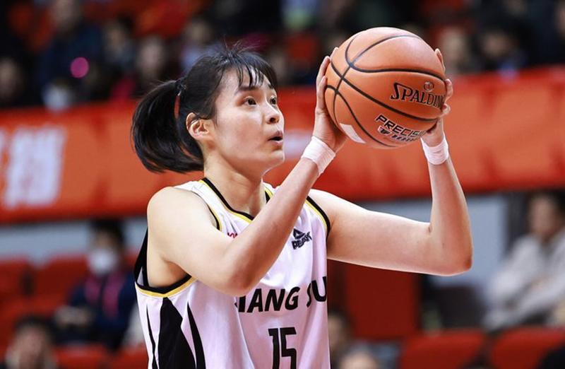  WCBA最强本土中锋进化论：许晨妍的攻防数据与战术价值深度解析 体育新闻