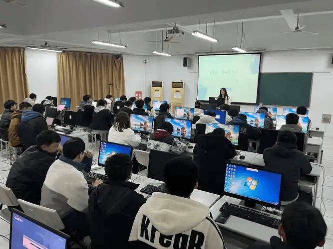  【深度拆解】2万人投票撕开就业真相：计算机神话破灭背后的结构性危机 新闻