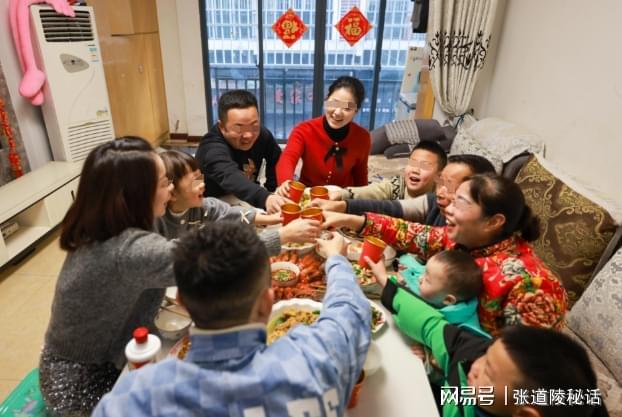 家庭财务决策中的权力博弈：一场年夜饭背后的婚姻危机复盘 情感心理