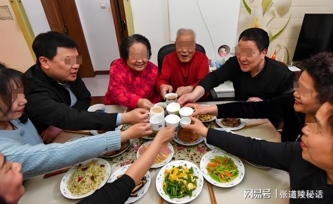  家庭财务决策中的权力博弈：一场年夜饭背后的婚姻危机复盘 情感心理