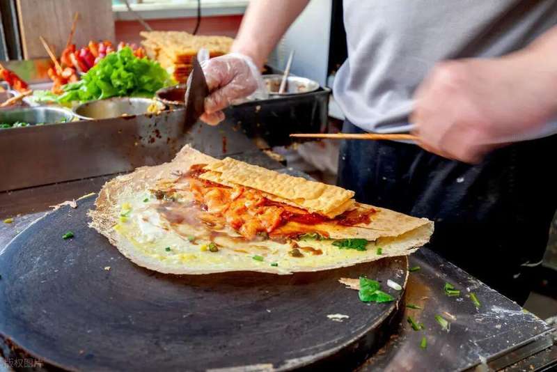  【技术拆解】天津煎饼果子为何坚守"三不"：一份源自运河码头的工业级美食配方 文化旅游 【技术拆解】天津煎饼果子为何坚守"三不"：一份源自运河码头的工业级美食配方 文化旅游