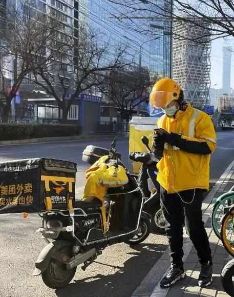  【行业深度】1300万骑手数据背后的结构性困局：从人力供需错配到平台经济悖论 新闻