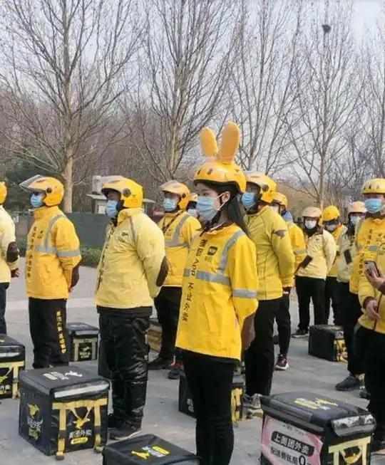  【行业深度】1300万骑手数据背后的结构性困局：从人力供需错配到平台经济悖论 新闻